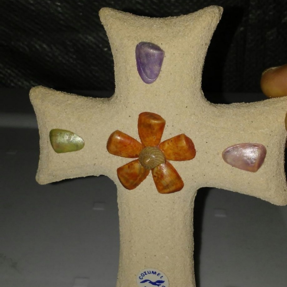 BEAUTIFUL SMALL DECORATIVE CROSS.